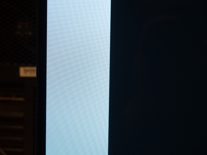Der OLED-TV leuchtet in voller Helligkeit, ... (Bild: Oliver Nickel/Golem.de)